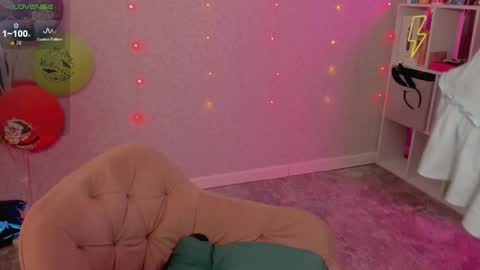 violet____h online show from December 13, 8:36 pm