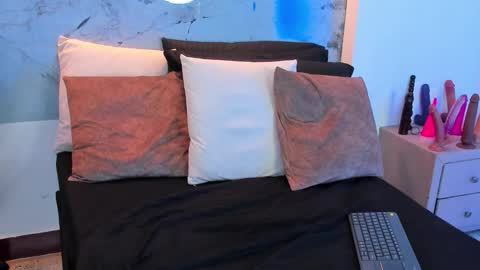 Violet  online show from October 12, 6:27 am