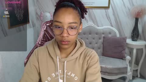 violeth_b online show from January 14, 12:45 pm