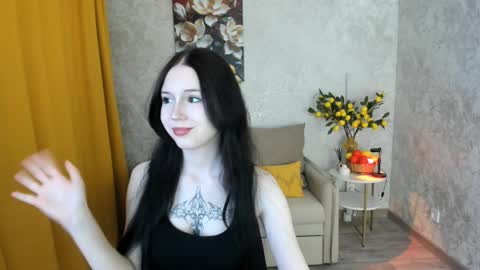 violetharmee online show from May 3, 11:46 am