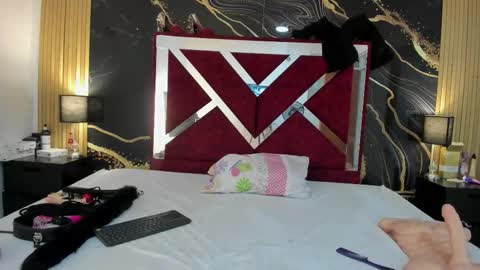 Violet Rose online show from November 20, 10:00 pm