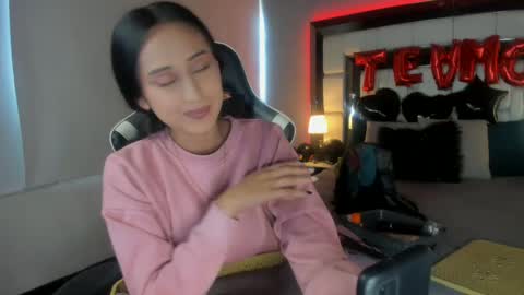 violetskinny online show from February 19, 7:16 pm