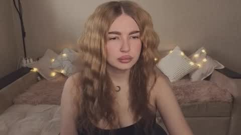 ViolettaOtis online show from September 18, 12:15 pm