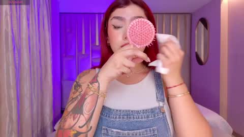 Violett Castel online show from March 24, 7:30 pm