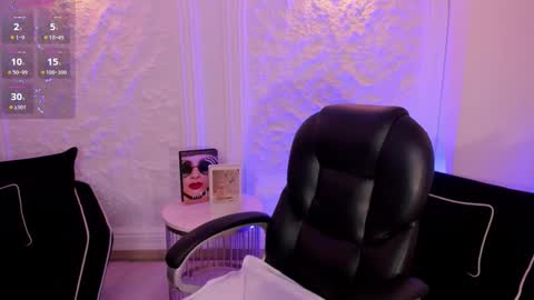 Violett Castel online show from October 17, 7:39 pm