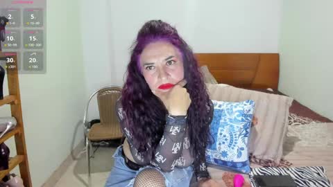 violleeet_ online show from May 6, 2:59 am
