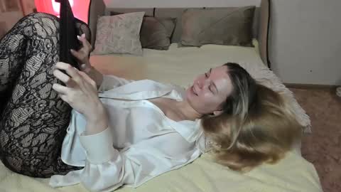 vivian_alison online show from December 18, 2:17 pm