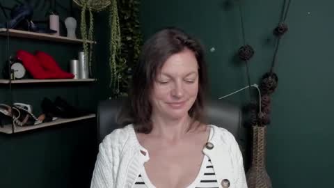 Vivian online show from March 11, 7:35 am