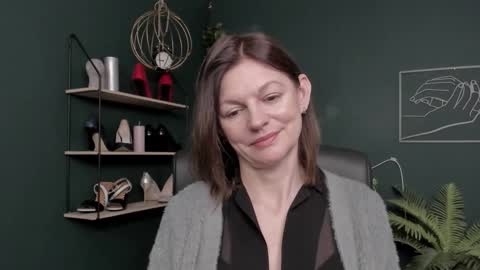 Vivian online show from November 28, 8:28 am