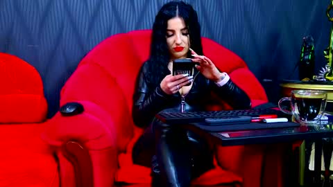 Vivian Reeve online show from February 13, 1:37 pm