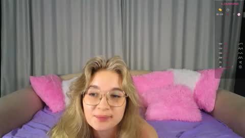 vivyboo111 online show from October 12, 9:39 pm