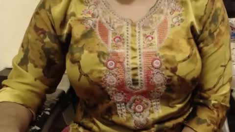 mina online show from February 11, 9:55 am