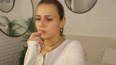 Im Wendy online show from June 6, 9:32 pm