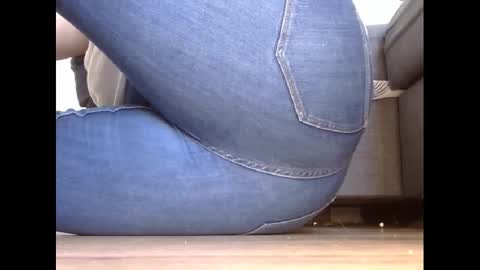 wet_pants2022 online show from March 4, 3:48 pm