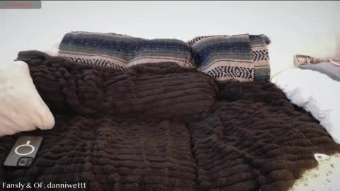 danni online show from December 20, 9:17 pm