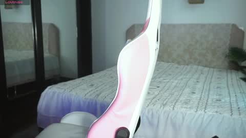 whitehelenn online show from April 17, 2:13 am