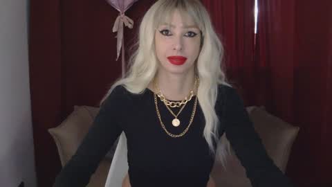 White Queen online show from February 3, 10:58 am