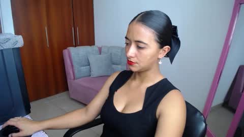 Ilauren online show from January 27, 7:03 pm