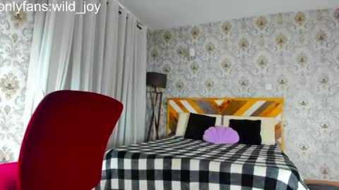 wild_joy online show from April 18, 7:00 am