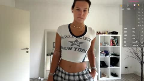 Mia online show from September 26, 7:17 am