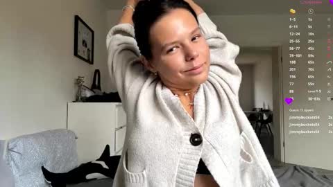 Mia online show from November 15, 8:15 am