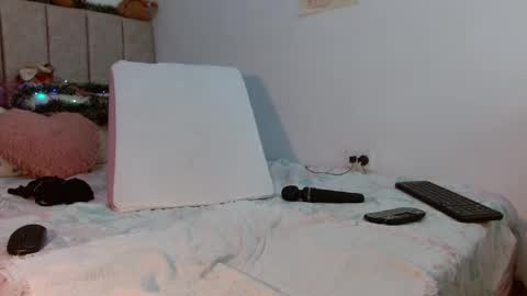 Only wilsonsiara01 online show from December 13, 11:39 pm