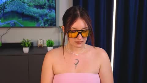 May online show from October 4, 7:40 pm