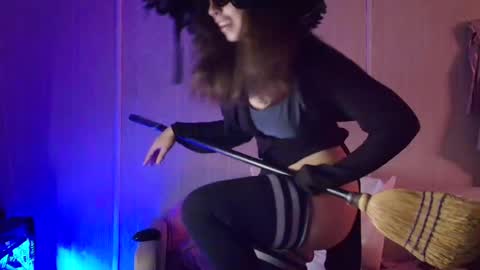 witchbitchmommy online show from September 18, 3:16 am