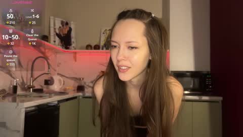 Isobelle online show from February 6, 2:15 pm