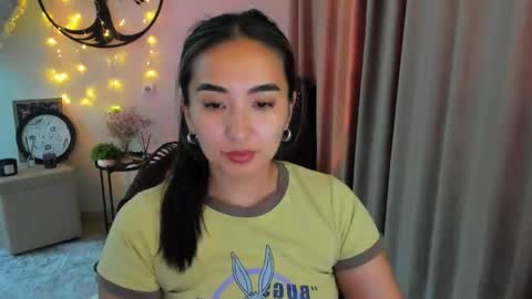 dudetta Kim online show from May 18, 2:01 pm
