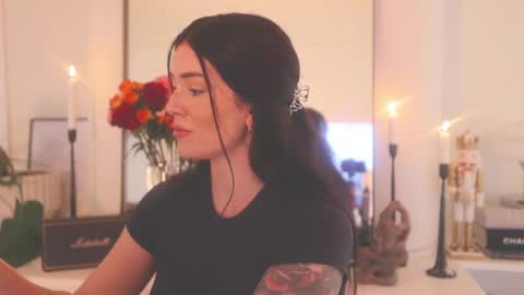 Brielle online show from December 3, 12:00 am