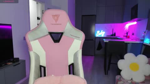 Emi online show from October 15, 4:09 pm