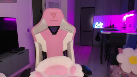 Emi online show from September 13, 8:06 pm