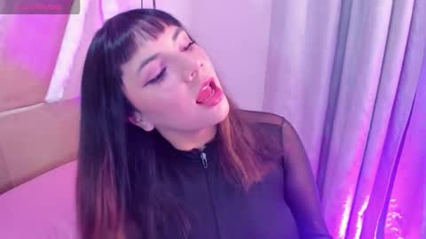 hinata  online show from December 3, 11:40 pm