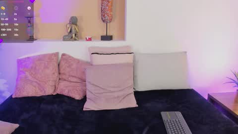  X I O M A R A  online show from February 27, 8:41 pm