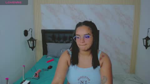 XiomyFox online show from April 19, 6:10 pm