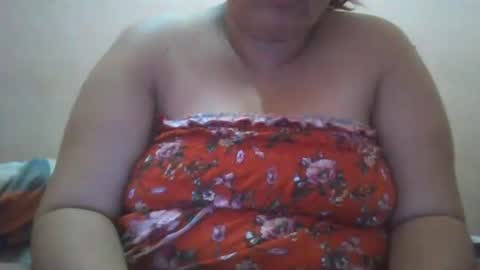 xjuicytits online show from December 2, 3:30 am