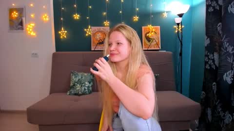 Chloe online show from March 5, 9:05 am