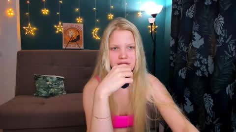 Chloe online show from March 7, 3:07 pm