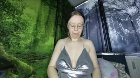 xnicetitsx online show from April 27, 6:32 am