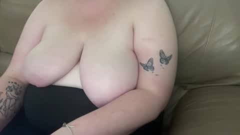 xopeachybaby online show from February 26, 3:38 am