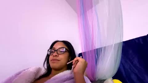 xStarGazingx online show from March 6, 9:25 am