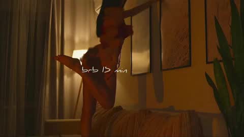 Molly online show from April 11, 2:54 pm