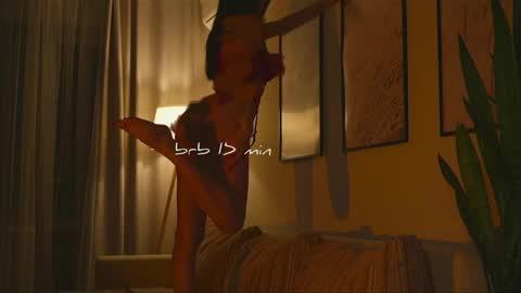 Molly online show from April 6, 2:51 pm