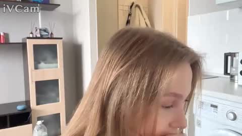 yasmina online show from February 26, 1:10 pm