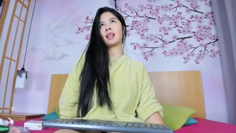 Yasminn Scott online show from January 16, 12:53 pm