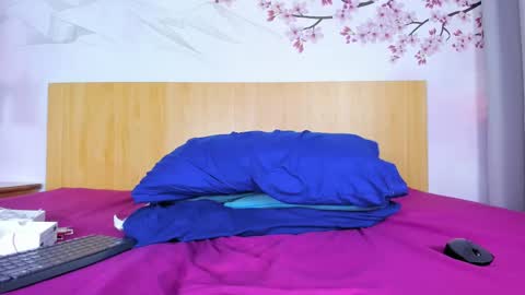 Yasminn Scott online show from January 18, 12:15 pm