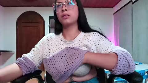 yesie_hot2 online show from February 28, 12:54 am