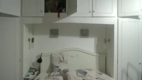 yogamilf1 online show from December 27, 4:55 pm