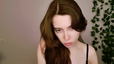 yoka_paradoxxx online show from February 3, 9:25 am